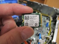Vioittunut PCIe-väläinen massamuisti poistettu emolevyltä