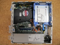 Uusi 2.5-tuumainen SSD-asema asennettu sovittimen avulla 3.5-tuumaiseen levypaikkaan